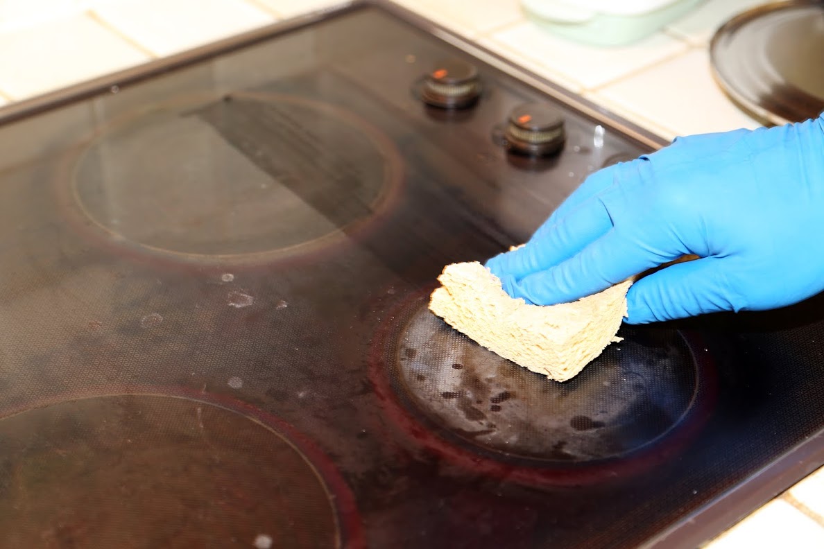 Nettoyer des plaques à induction et vitrocéramiques